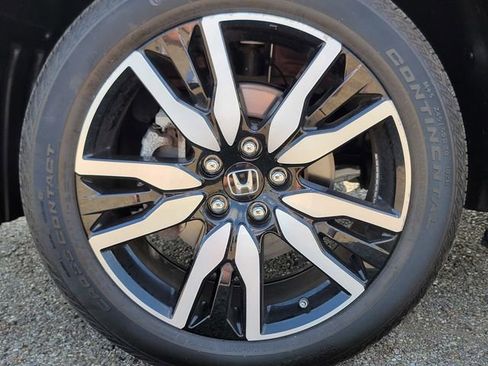 Used 2022 Honda Pilot Touring image 13