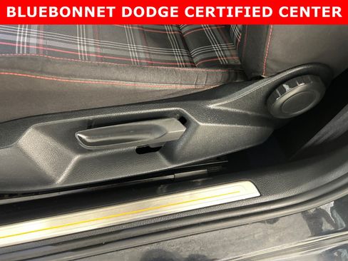 Used 2015 Volkswagen Golf 2-Door FWD image 12