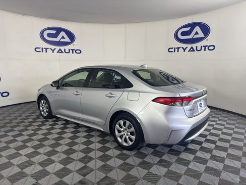 Used 2022 Toyota Corolla LE FWD image 5