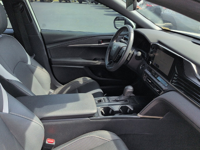 Used 2025 Toyota Camry SE FWD image 10