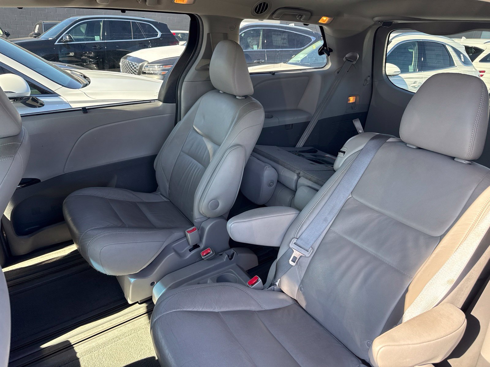 Used 2015 Toyota Sienna XLE w/ XLE Navigation Package FWD image 6