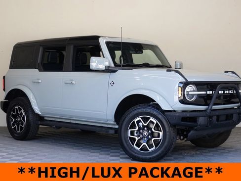 Used 2024 Ford Bronco Outer Banks AWD/4WD image 2