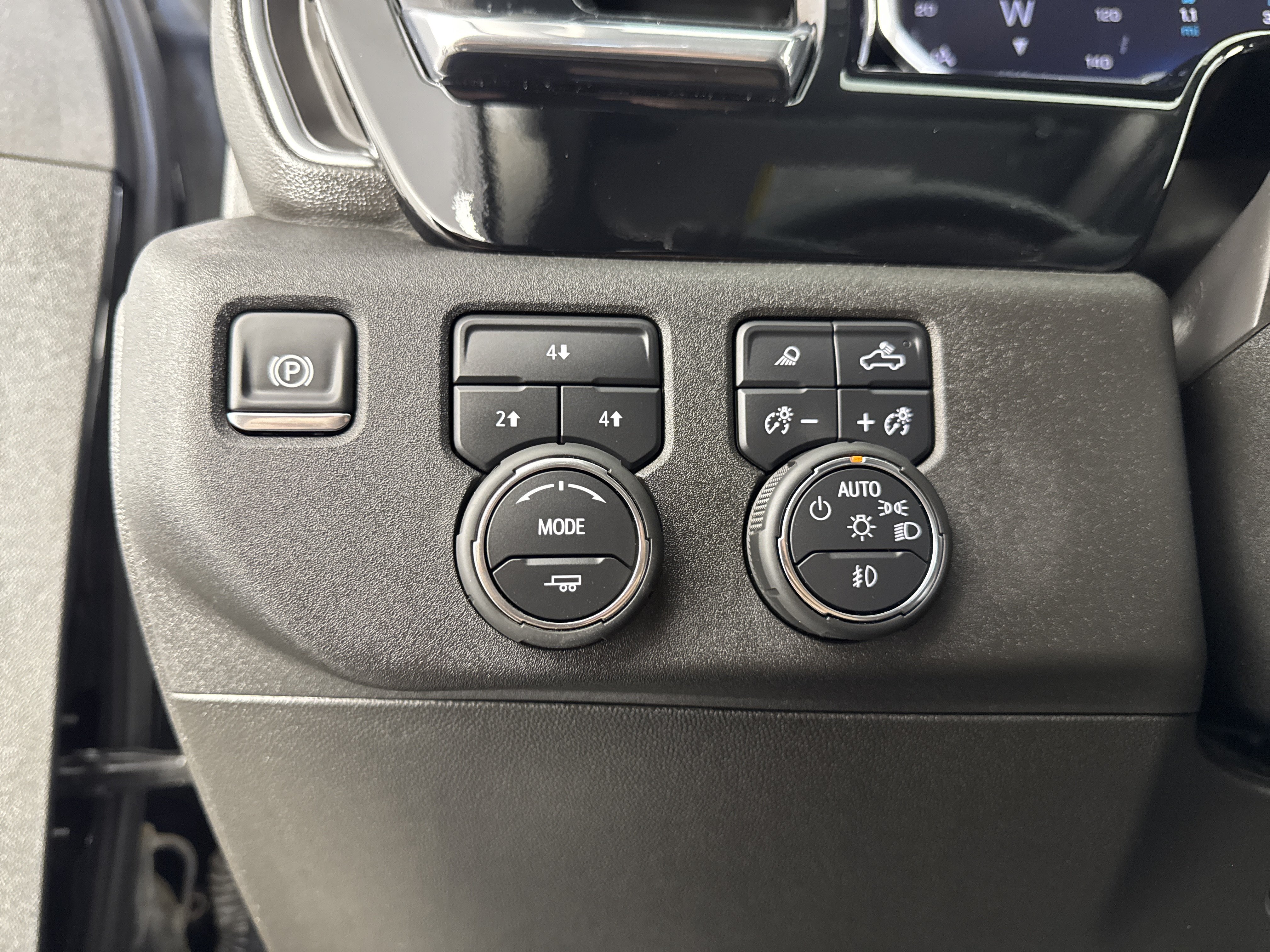 Used 2025 Chevrolet Silverado 2500 LT w/ Trail Boss Package AWD/4WD image 32