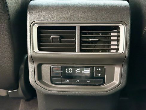 Used 2024 Volkswagen Atlas SE FWD image 19