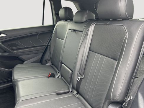 Used 2023 Volkswagen Tiguan SE R-Line AWD/4WD image 8