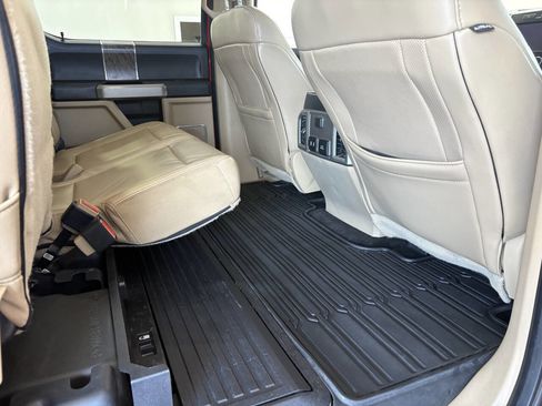 Used 2019 Ford F250 Lariat w/ Chrome Package image 32