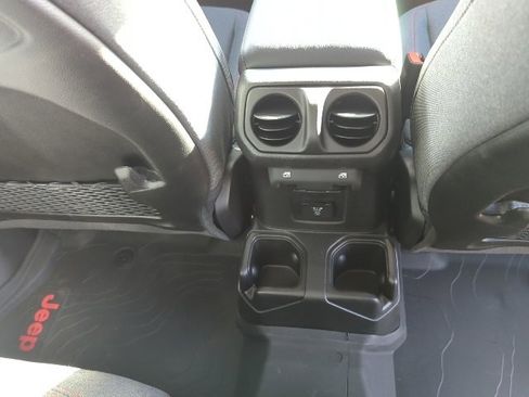 Used 2025 Jeep Gladiator Rubicon w/ Safety Group image 21