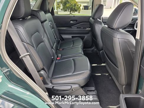 Used 2022 Nissan Pathfinder SL w/ Lighting Package (N92) FWD image 15