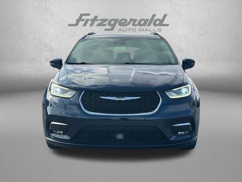 Used 2021 Chrysler Pacifica Touring image 3