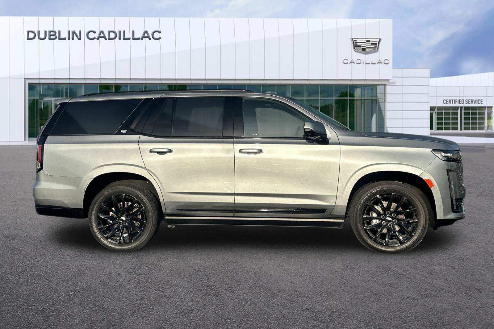 Used 2023 Cadillac Escalade Sport Platinum w/ LPO, ONYX Package AWD/4WD image 3