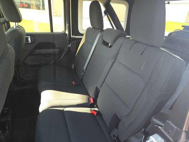 Used 2021 Jeep Wrangler Unlimited Sahara AWD/4WD image 12