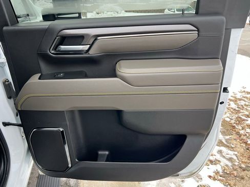 Used 2024 Chevrolet Silverado 2500 ZR2 w/ Technology Package image 25