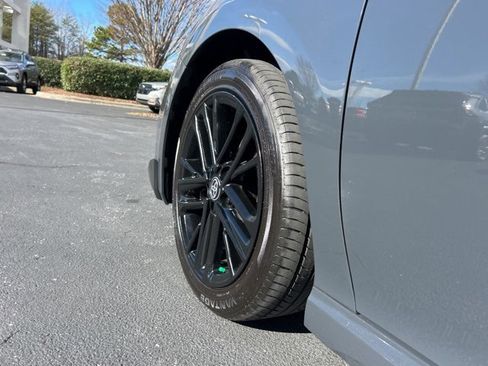 Used 2025 Toyota Camry SE image 9