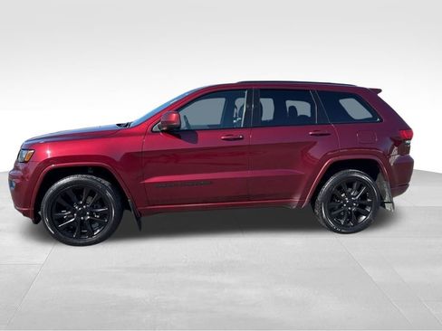 Used 2019 Jeep Grand Cherokee Altitude image 4