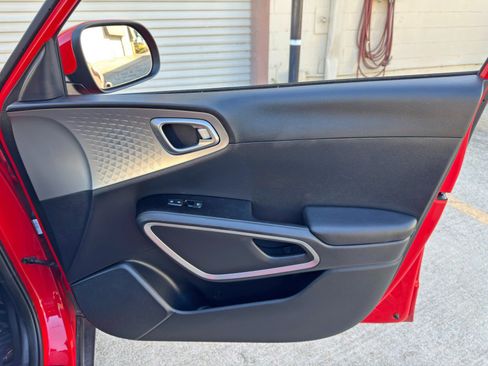 Used 2021 Kia Soul LX FWD image 35