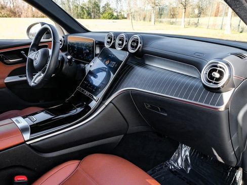 Used 2023 Mercedes-Benz GLC 300 4MATIC image 17