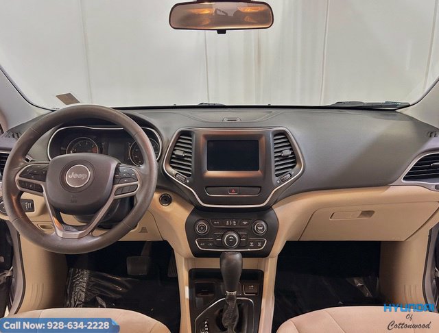Used 2019 Jeep Cherokee Latitude w/ Popular Appearance Group FWD image 22