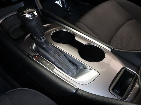 Used 2018 Chevrolet Malibu LT image 21