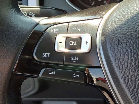 Used 2020 Volkswagen Atlas SE w/ Towing Package image 23