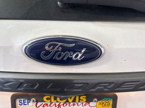 Used 2017 Ford Explorer XLT w/ Equipment Group 202A FWD image 11