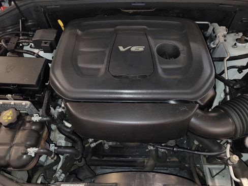 Used 2019 Jeep Grand Cherokee Overland AWD/4WD image 30