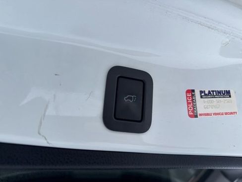 Used 2017 Toyota Highlander Limited image 22