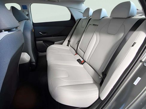 Used 2025 Hyundai Elantra Limited FWD image 26