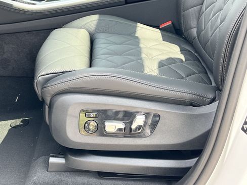 Used 2025 BMW X5 xDrive40i w/ Executive Package AWD/4WD image 19
