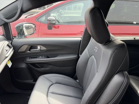 New 2026 Chrysler Pacifica Select w/ S Appearance Package FWD image 23