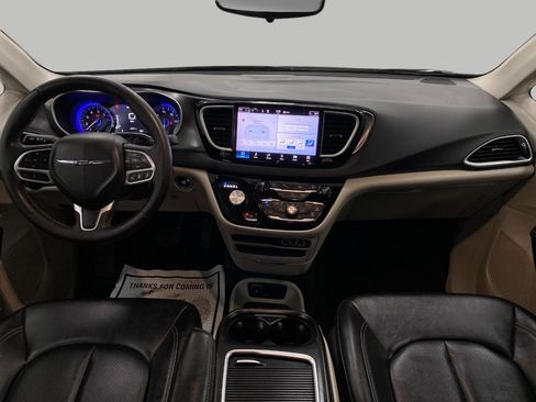 Used 2024 Chrysler Pacifica Touring-L image 21