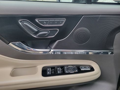 Certified 2023 Lincoln Corsair Reserve w/ Equipment Group 201A image 11