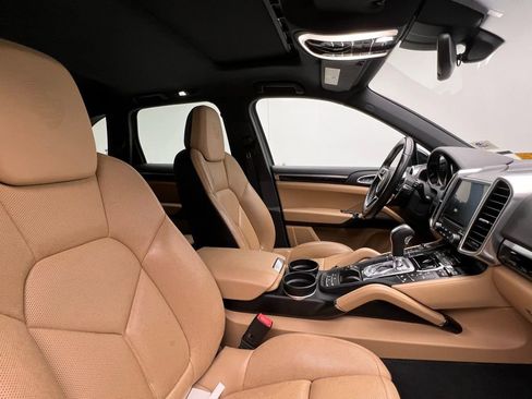 Certified 2018 Porsche Cayenne Platinum Edition image 19
