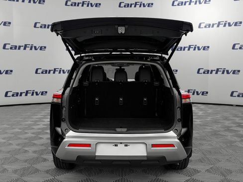 Used 2025 Nissan Pathfinder SL AWD/4WD image 11