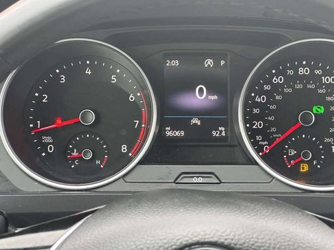 Used 2020 Volkswagen Tiguan SE w/ Panoramic Sunroof Package image 23