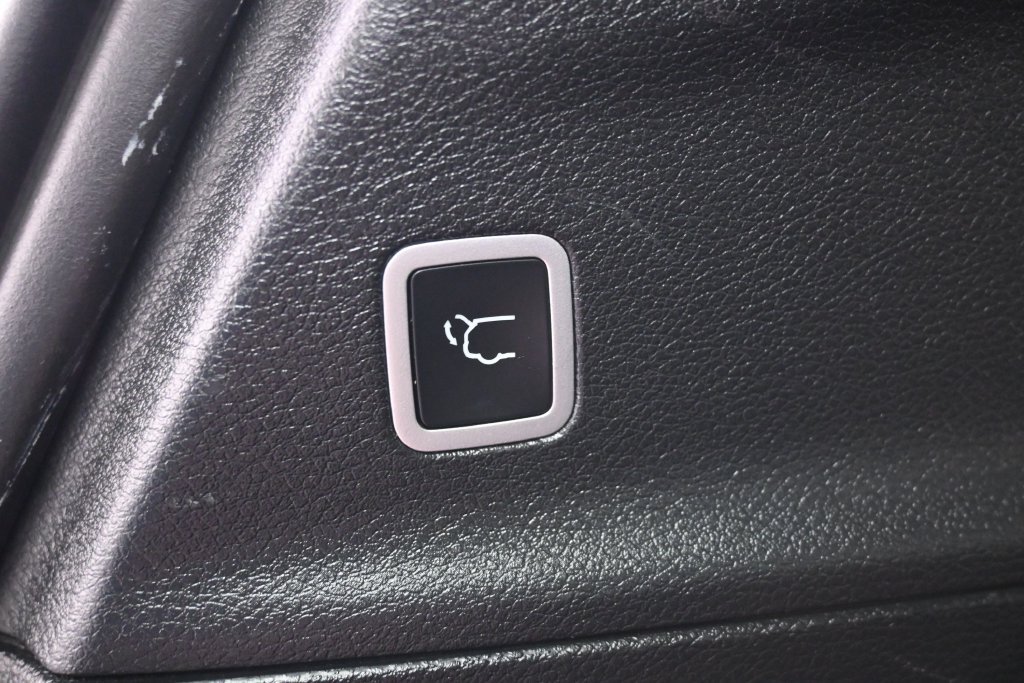 Used 2025 Chrysler Pacifica Limited FWD image 17