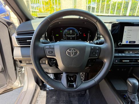 Used 2025 Toyota Camry SE FWD image 27