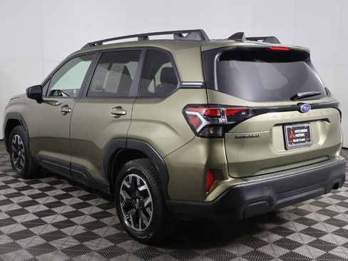Used 2025 Subaru Forester Premium AWD/4WD image 8