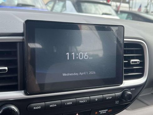 Used 2025 Hyundai Venue SEL image 28