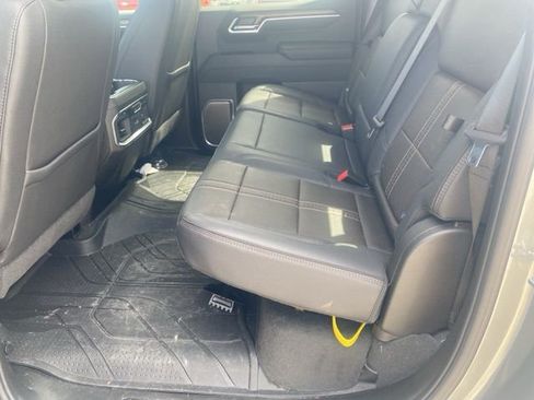 Used 2025 Chevrolet Silverado 1500 High Country w/ High Country Premium Package AWD/4WD image 9