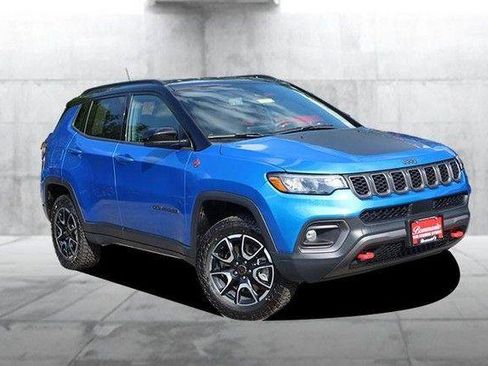 Used 2025 Jeep Compass Trailhawk AWD/4WD image 2