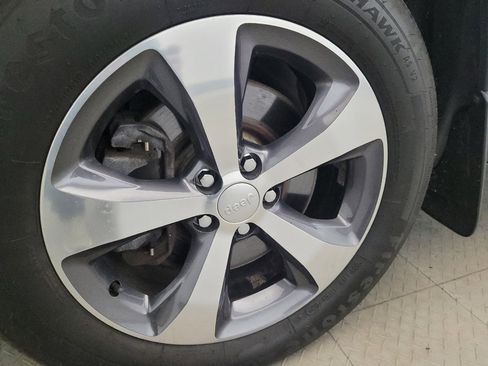 Used 2019 Jeep Cherokee Limited AWD/4WD image 31