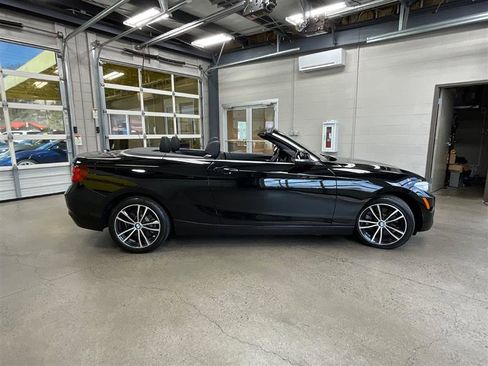 Used 2020 BMW 230i xDrive Convertible w/ Premium Package image 31