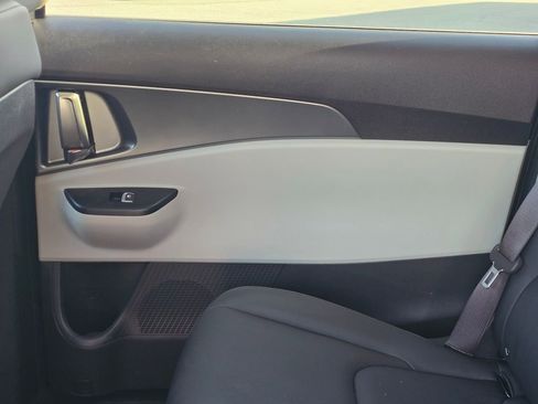 Used 2024 Kia Carnival LX image 47