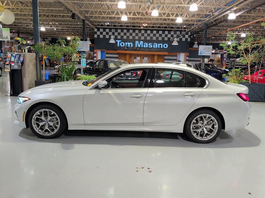 Certified 2025 BMW 330i xDrive Sedan w/ Premium Package AWD/4WD image 12