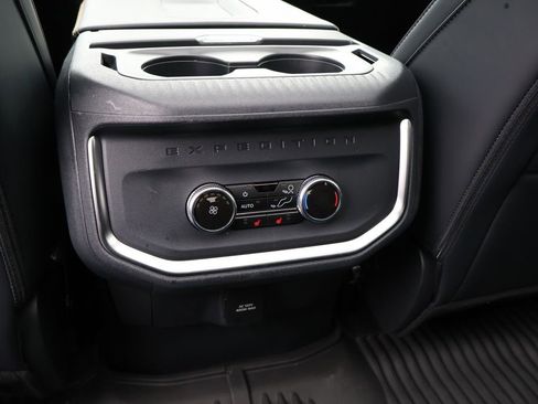 Used 2025 Ford Expedition Tremor AWD/4WD image 29