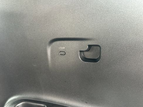 Used 2025 Chevrolet Traverse LT image 15