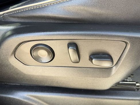 Used 2023 Chevrolet Suburban Premier image 32