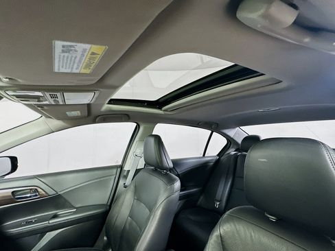 Used 2016 Honda Accord Touring image 25