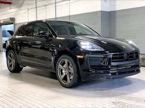 Certified 2023 Porsche Macan image 7