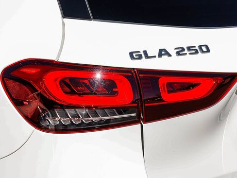 Certified 2022 Mercedes-Benz GLA 250 image 8